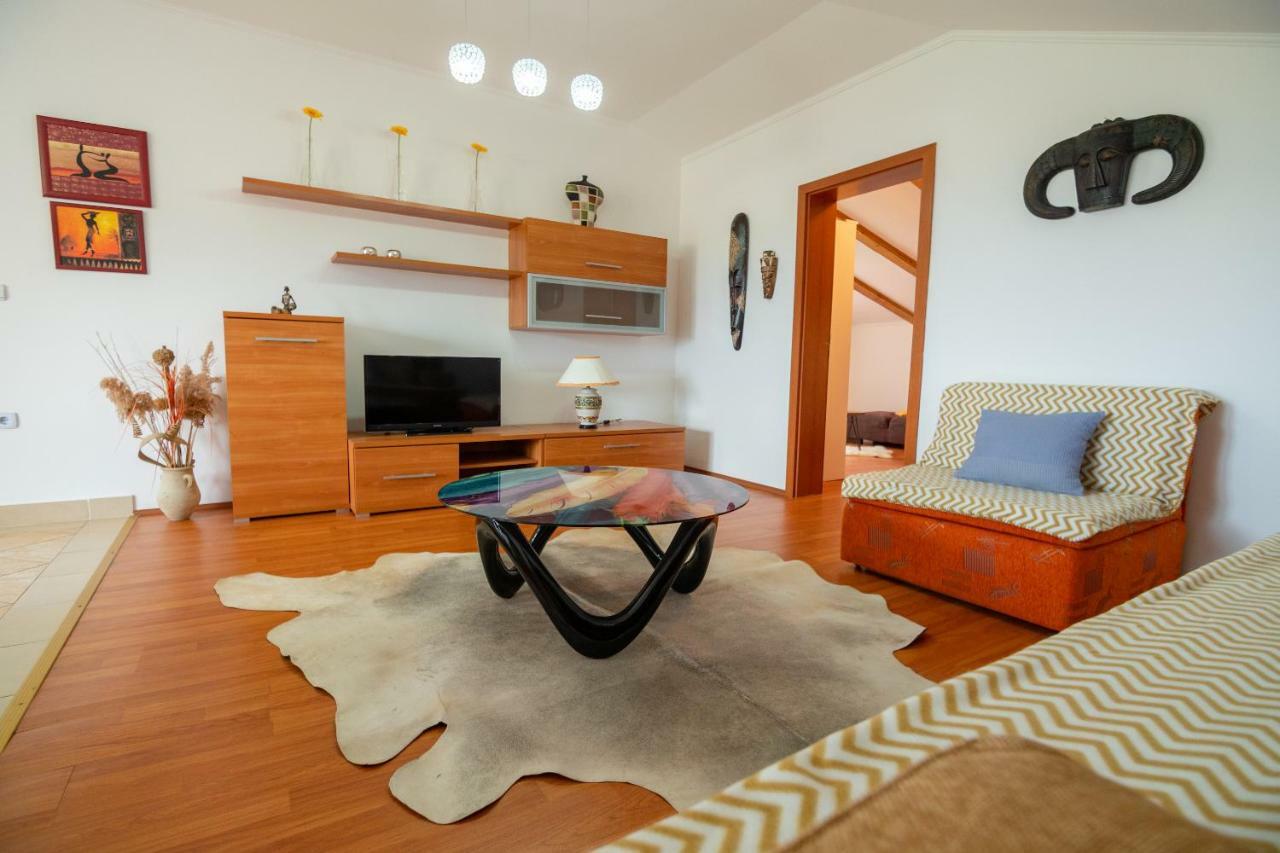 Apartmani Ivan Lopar Exterior photo